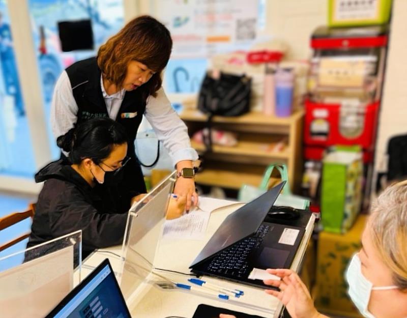 玉里就業中心進駐花蓮縣光復鄉親子館設立臨時就服台，提供民眾就近登記天災臨工。