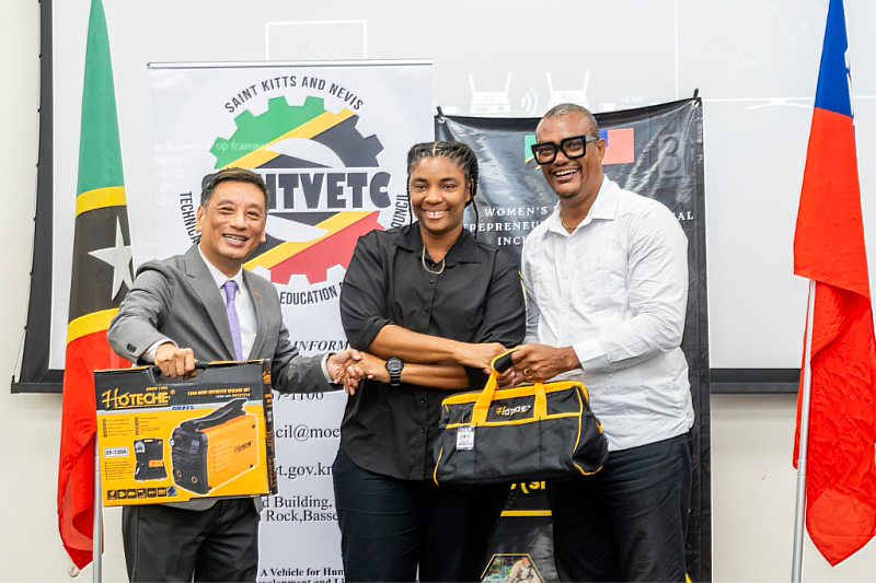 Certificates were awarded to participants from four major vocational fields: welding, carpentry, electrical work, and air-conditioning and refrigeration. Trainees also showcased their skills during the ceremony.