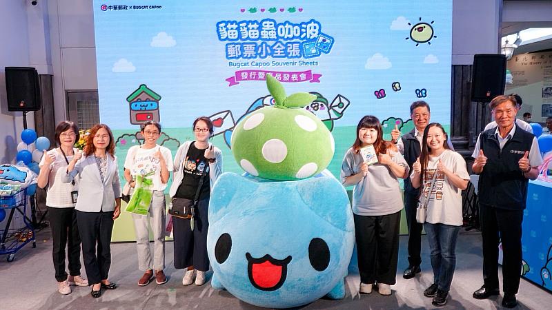 現場抽出4位幸運民眾與貓貓蟲咖波合影/中華郵政提供