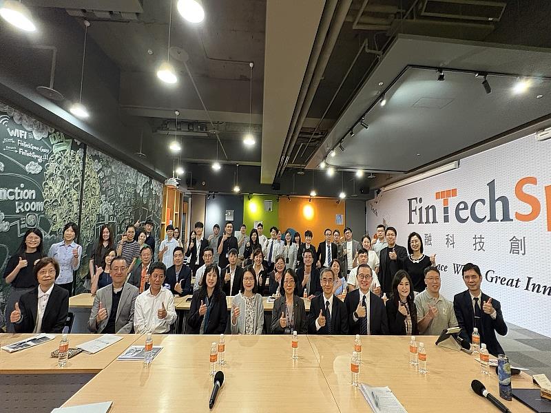 9家參與聯合實證銀行的業務、法遵、數位金融、資訊及資安等跨部門團隊齊聚FinTechSpace，展現對金融科技創新的決心與投入。