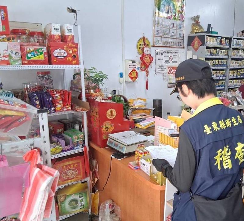 臺東中秋應景食品抽驗2件不合格，衛生局開罰並要求業者下架。