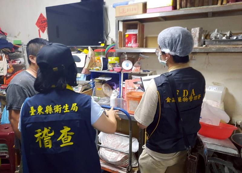 臺東中秋應景食品抽驗2件不合格，衛生局開罰並要求業者下架。