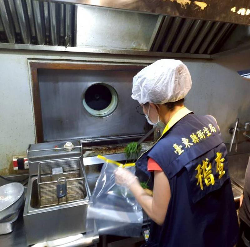 臺東中秋應景食品抽驗2件不合格，衛生局開罰並要求業者下架。