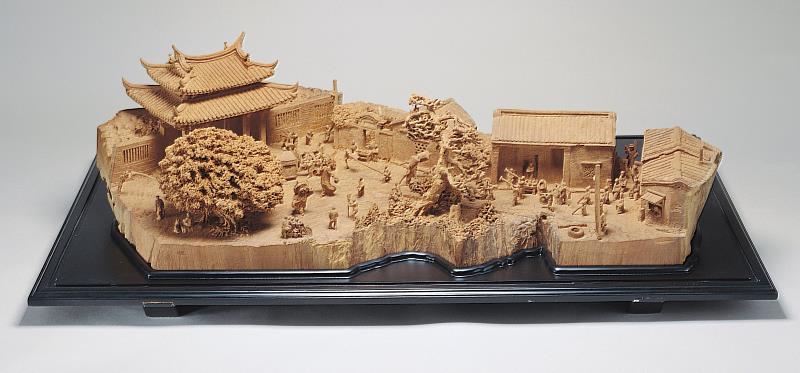 史博館《非．常文物》展出木雕工藝師黃國書《鹿港暗訪》