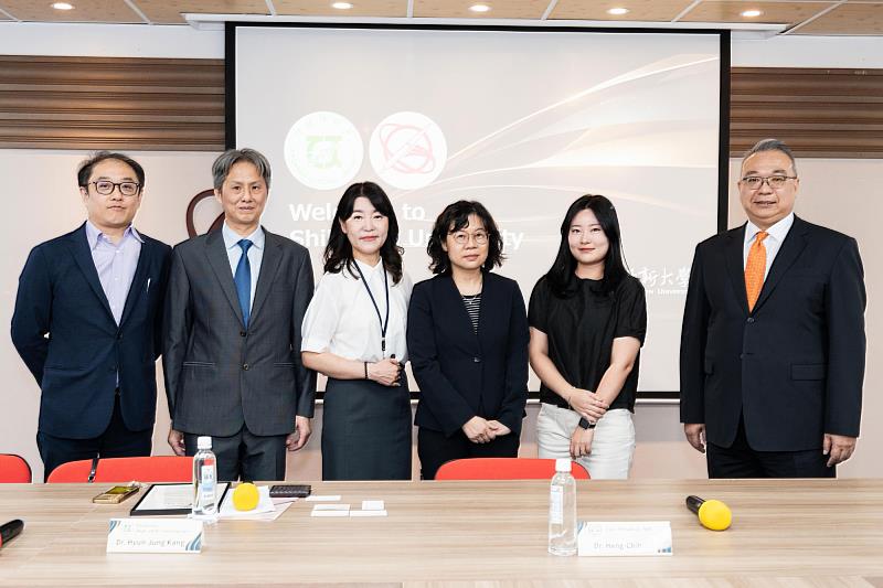 世新大學法律學院與韓國全南大學智慧財產權融合系師長合影。（世新大學提供）