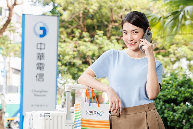 中華電信即日起推出國際漫遊秋季限時優惠，10月連假出國上網每天21元起，享受一國多網支援穩定網路且保障資訊安全。