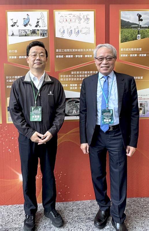 鄭隆賓院長與徐偉成特聘教授是研究領域最佳拍檔。