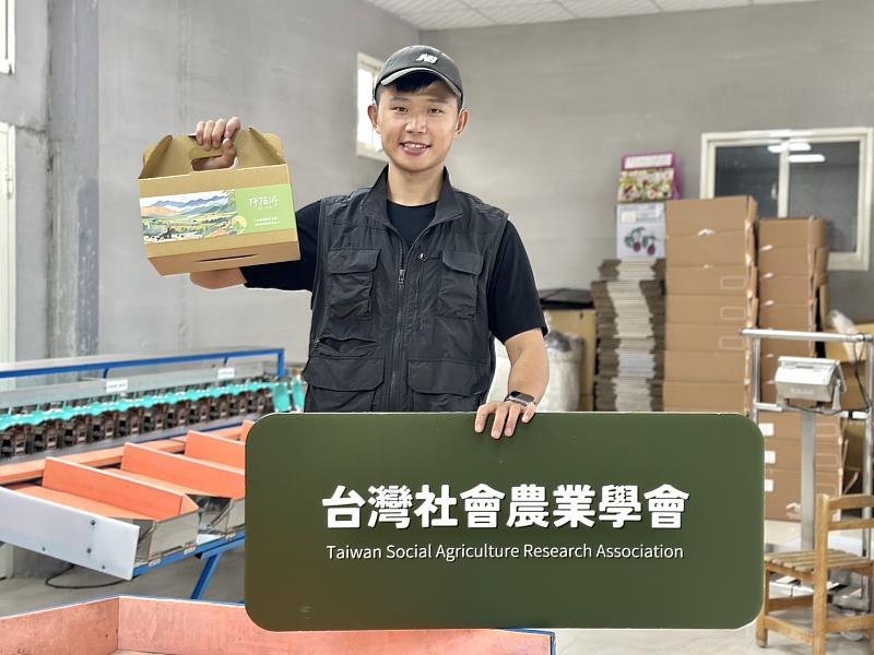 暨大陳俞安同學創立「阡陌游 Agri Dive」，積極推動以障礙者為中心的友善觀光體驗，並在埔里營運百香果種植與加工包裝場。