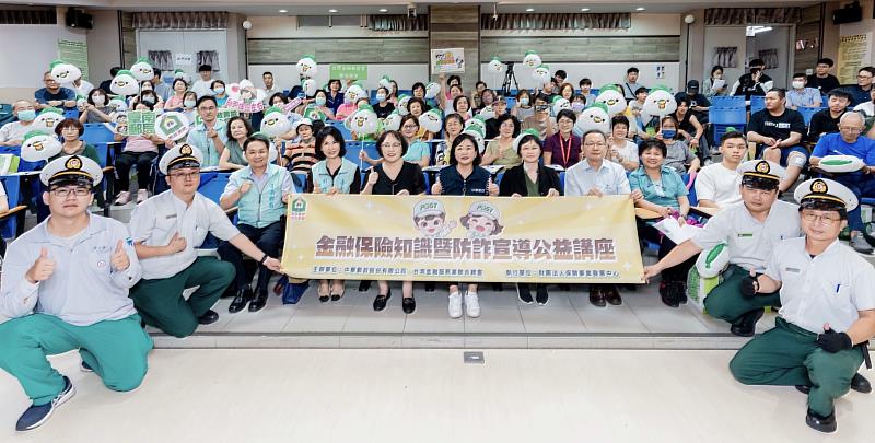 中華郵政公司於今（1）日前往南臺科技大學樂齡大學進行金融保險知識暨防詐宣導公益講座。/中華郵政提供