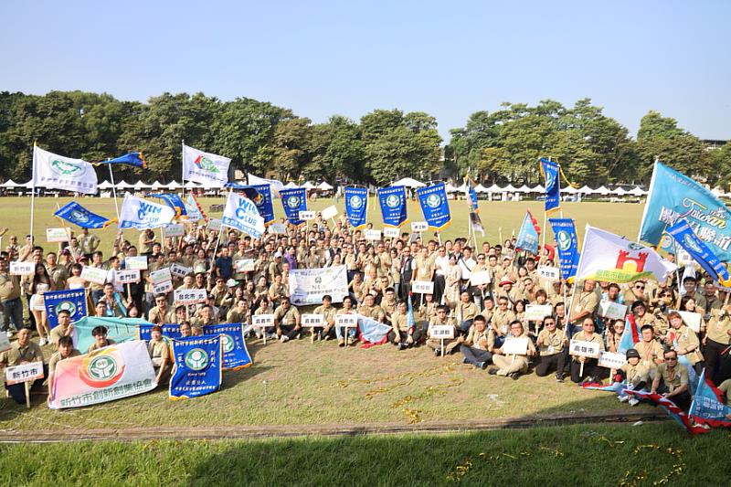 全體貴賓與全國新創人大合照，象徵2025全國新創大會師圓滿成功