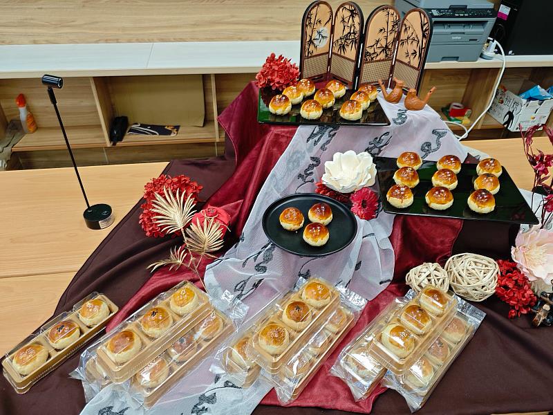 中臺科大食科系游隆宏老師率領烘焙選手團隊讓謙和賀日照中心長輩們成為健康飲食的實踐者