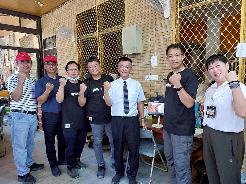 一、遠傳攜手花蓮慈濟醫院宣布5G遠距診療門診1日正式在光復醫療站啟動，以視訊門診支持第一（光復糖廠）、第二（光復火車站前）兩個醫療站的遠距看診及慢性病領藥需求。右3為花蓮慈濟醫院副院長陳星助，左4為遠傳智慧健康解決方案部協理陳國正。