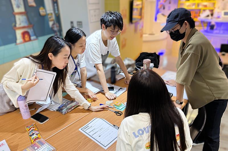 北分署暑期職涯活動的訓練中，包括人際溝通、履歷撰寫、面試技巧等軟實力課程，強化青年求職準備，提升職場即戰力