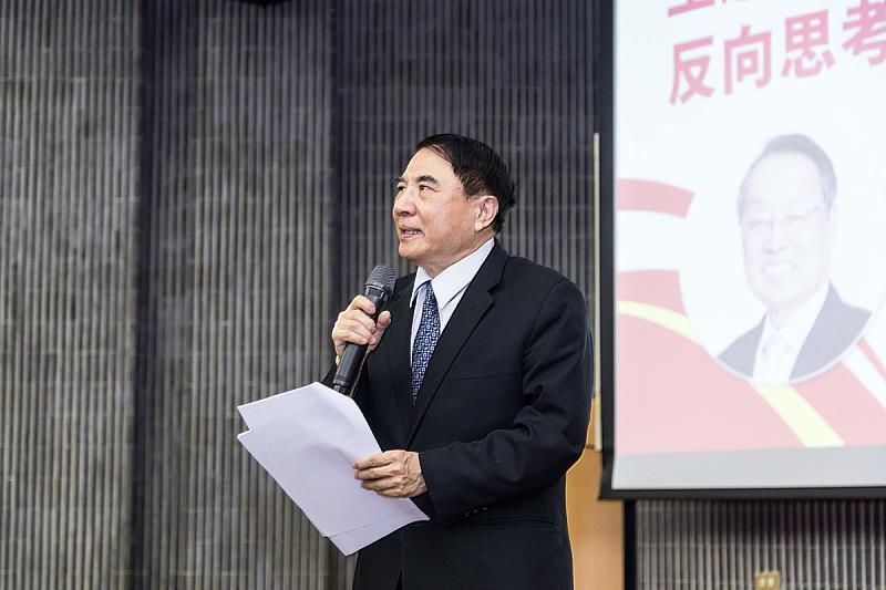 海大許泰文校長非常欽佩施董事長不僅持續投入AI發展也深耕人文藝術、實踐永續