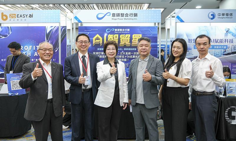 臺北市政府王玉芬副秘書長至現場與參展業者互動交流
