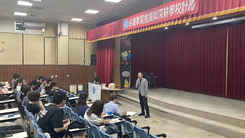 陳詩銘勉勵學弟妹，人生要有夢想，更要勇於展現自己，找到能為公司帶來價值的能力，而非單純期待「到公司學習」。
