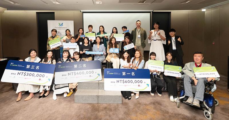 「渣打女力創業獎」作為專注於支持微型企業女性創業的計畫獎項，本屆除將總獎金提升至新台幣200萬元擴大實質資金支持力道外，更首次新增「加速共融經濟」作為評選指標之一。