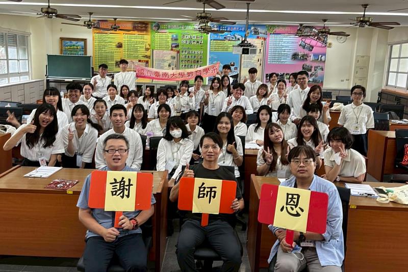 南大教育學系師資生至新南國小觀議課並舉辦謝師活動，傳遞教育傳承精神