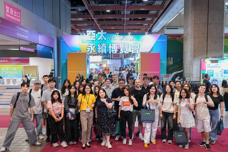 NYCU actively participated in the 2025 Asia-Pacific Sustainability Expo, setting up a themed exhibition zone at Taipei World Trade Center Hall 1 from September 11 to 13. The showcase highlighted the university’s achievements in University Social Responsibility (USR), demonstrating how sustainability is integrated into education, research, and community engagement.