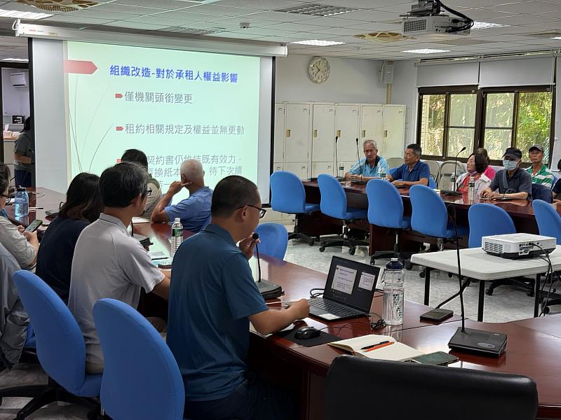 與林農有約座談會，臺東分署同仁說明林地租約規定