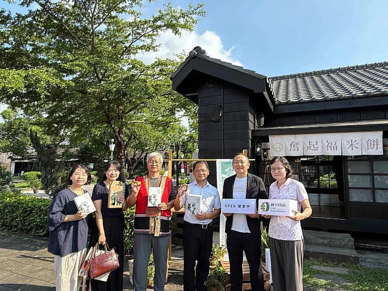 林業保育署嘉義分署2日於奮起福檜意森活村門市舉辦「林下良品－森林米語 花粉金磚」新品推薦會