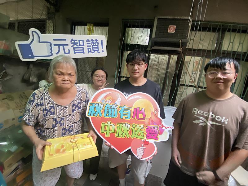 用行動關懷高齡獨居長者,表達關懷之情,讓長者感受滿滿過節氣氛。