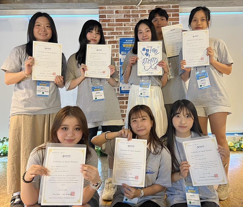 實踐大學國際企業英語學士學位學程學生於韓國濟州島參加「人工智慧國際行銷比賽」，勇奪「全球影響特賞」