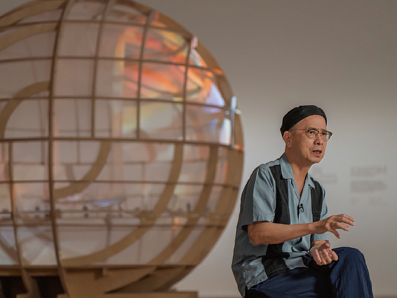 「建築的恐懼與療癒」策展人阮慶岳。（攝影：狐色影像製作，新北市美術館提供）