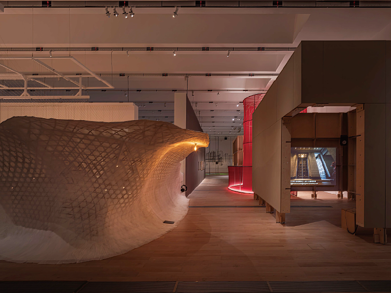 「建築的恐懼與療癒」展場一隅。（攝影：狐色影像製作，新北市美術館提供）