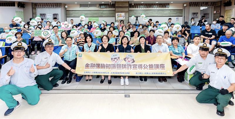中華郵政公司於日前（1日）於南臺科技大學樂齡大學進行金融保險知識暨防詐宣導。