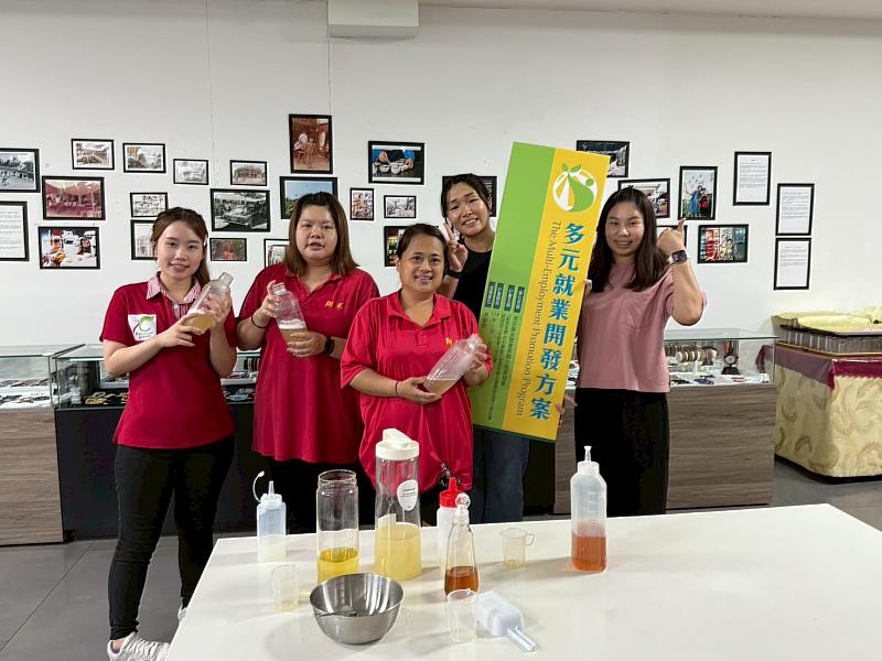 南投縣名間產業觀光發展協會茶鄉體驗行程中的「名間」風味手搖茶DIY