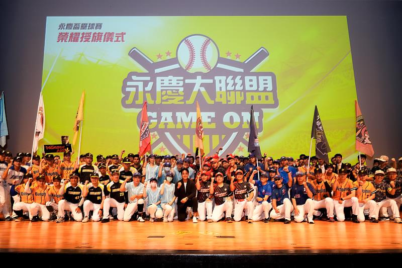 「大師兄」林智勝擔任《第10屆永慶盃壘球賽》開幕嘉賓，傳遞堅持求勝精神。圖/永慶房屋提供