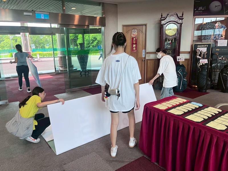 畢製團隊協助製作看板