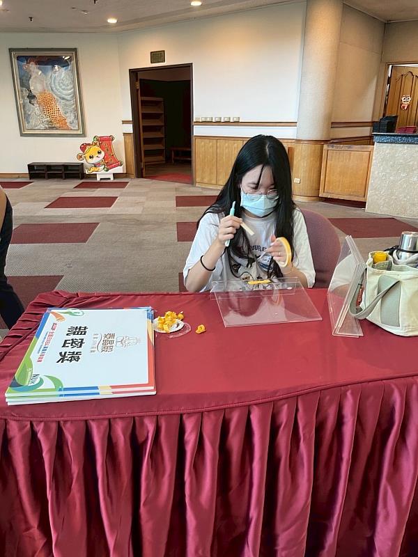 公廣系協辦EMBA高爾夫球聯誼賽，製作活動指示牌