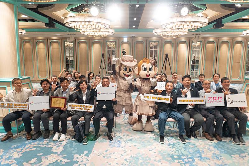 Leofoo launched its International Rhino Diplomacy Program and officially established a sister park partnership with Ever Zoo. Industry, government, and academics from both home and abroad gathered to witness the launch ceremony.