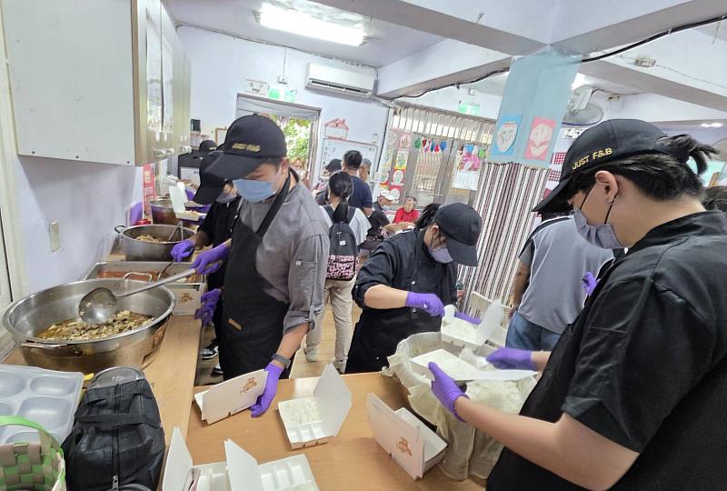 景文科大與部落攜手辦理中秋柚我佑家平安銀髮義煮活動