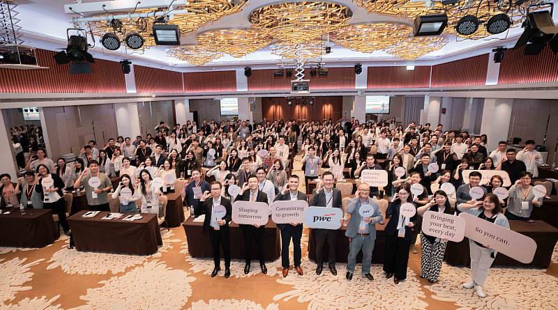 PwC Taiwan舉辦新任主管年會，匯集148位新晉升的經理、協理及副總級主管，首次導入客製化「AI 學習教練」，全方位提升管理層的領導效能與商業思維。