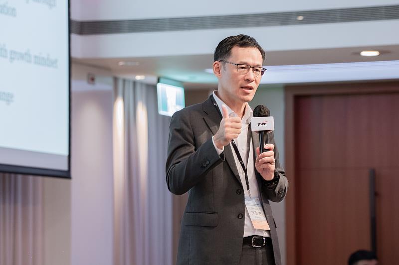 資誠聯合會計師事務所所長暨執行長徐聖忠表示，本次新任主管年會呼應PwC人才價值主張「在此成長，走得更遠」，展現以人為本、投資人才的承諾。