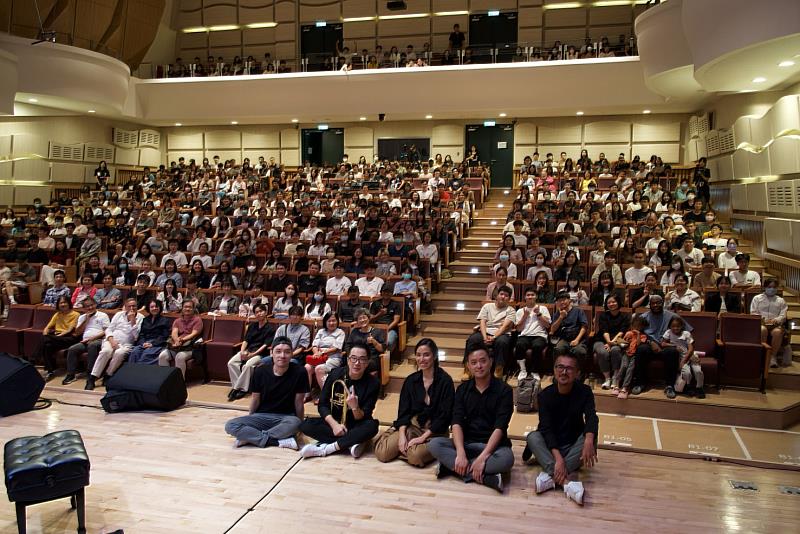 音樂會座無虛席，本校師生及不少社區民眾都來欣賞。
