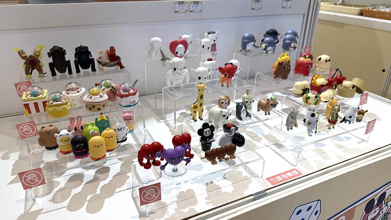 現場規劃超過百款限定周邊商品,滿足所有需求。