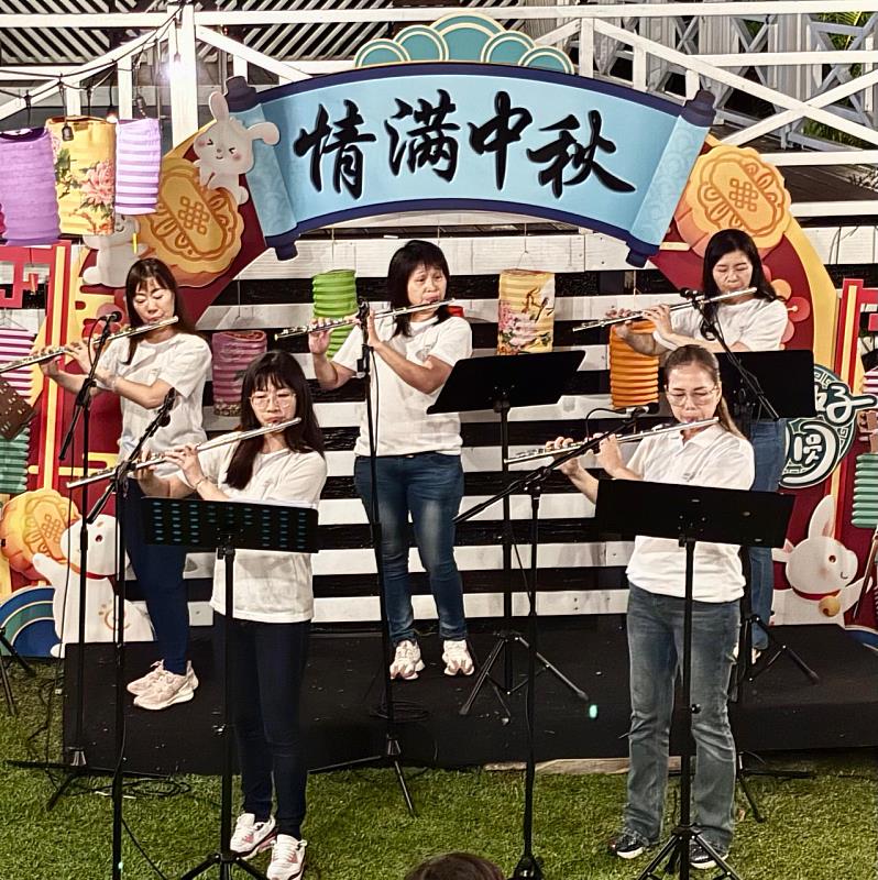 卡卡頌長笛重奏團於汶萊臺灣商會舉辦的中秋晚會帶來音樂演出
