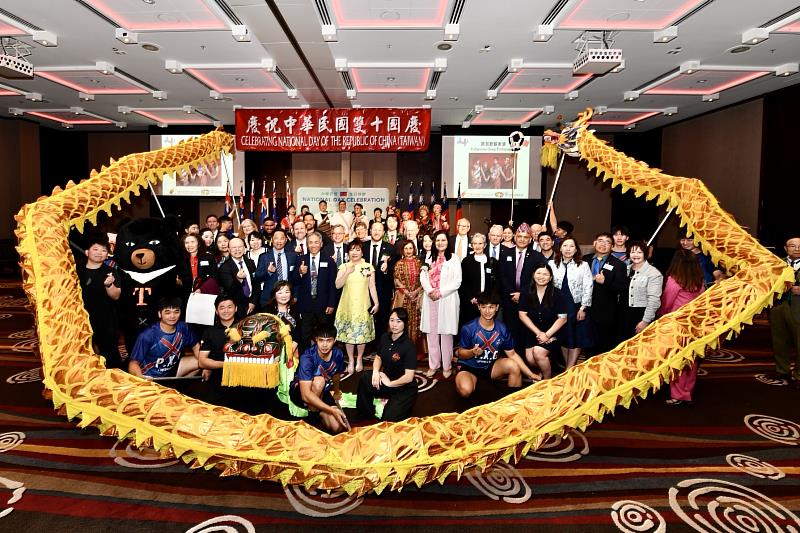 毛利賓客同舞金龍，原民文化交融掀國慶酒會高潮