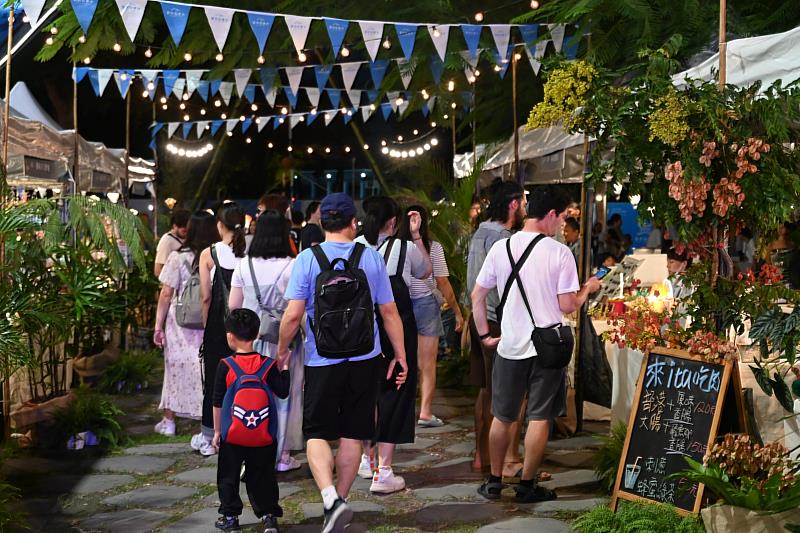滿月開唱！第六屆台東波浪屋「月亮聚」一起嗨唱《永續之歌》