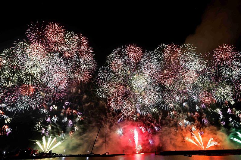 2025東石海之夏圓滿落幕，煙火秀驚呼連連、交通疏散獲好評