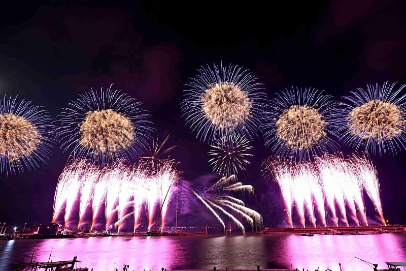 2025東石海之夏圓滿落幕，煙火秀驚呼連連、交通疏散獲好評