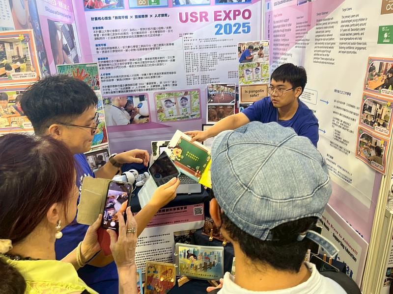 千手扶學計畫向民眾講解計畫內容