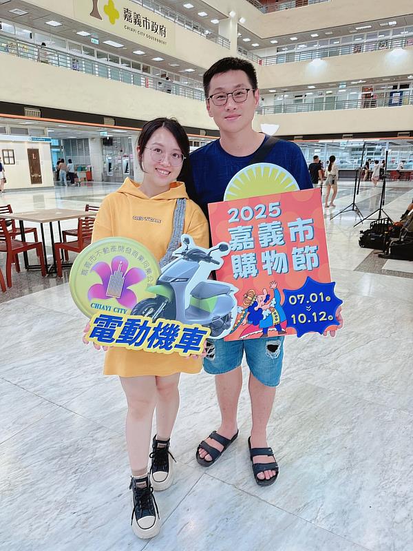 嘉義市購物節最後倒數，獲獎民眾開心領大獎
