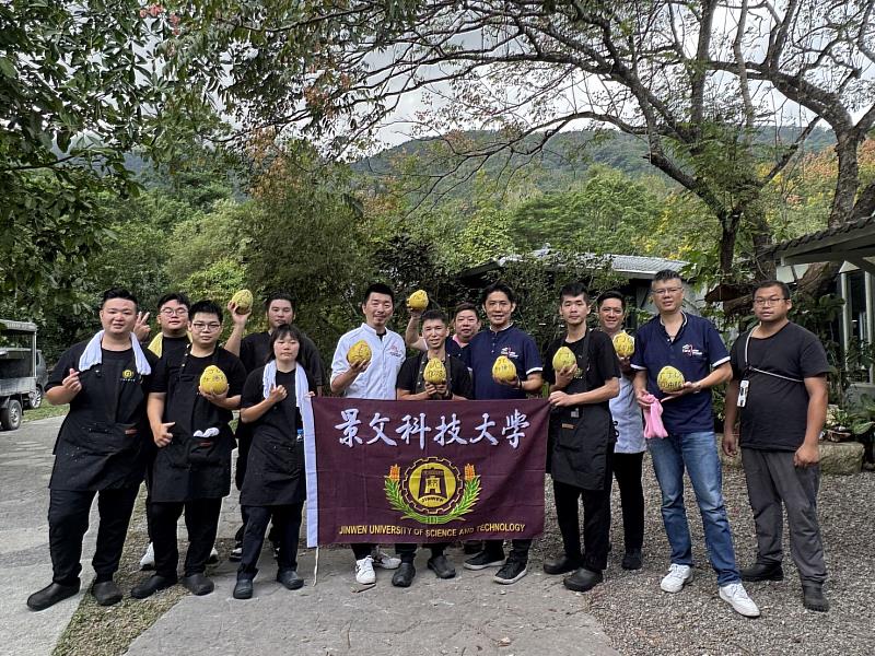 景文科大鍋鏟超人出動,以食物溫飽力量支持馬太鞍災區復原工作