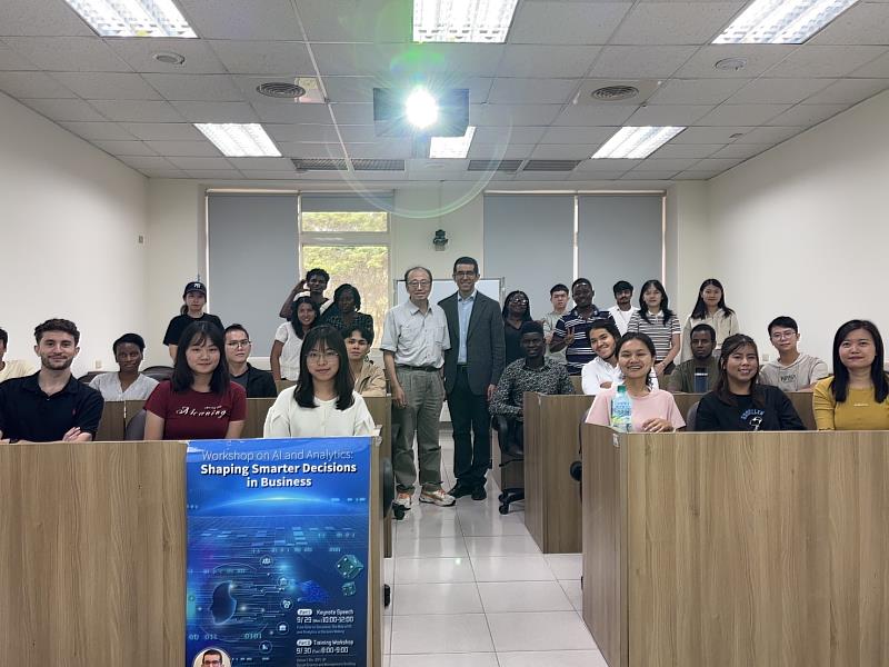 亞伯達大學AI研究中心專家應邀來興大演講,分享人工智慧在決策分析的最新應用