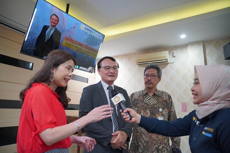 張傳育校長接受印尼三寶瓏國立大學採訪
